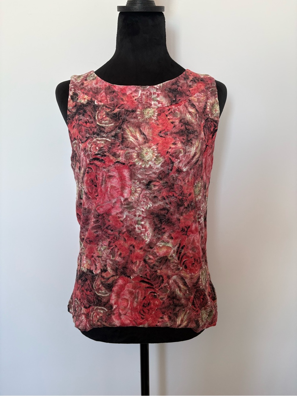 Floral Print Sleeveless Top in Rose Red